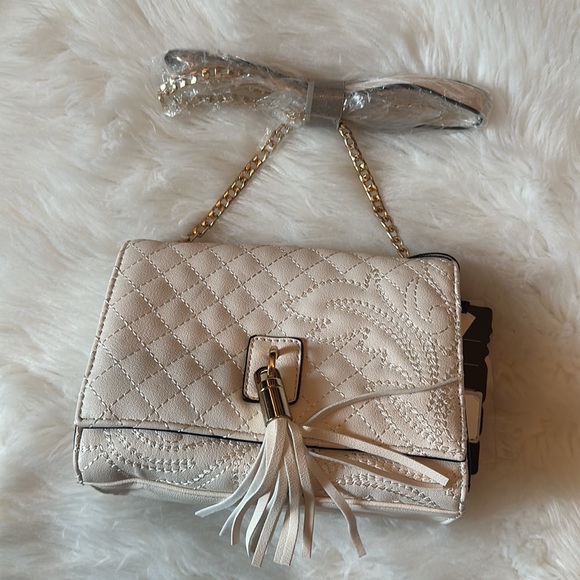 NWT Ruby Collection Cream Quilted Crossbody Handbag! - Picture 2 of 11